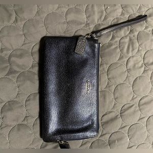 COACH DOUBLE ZIPPER WRISTLET - DARK BLUE COLOR